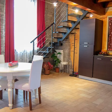 L'angolo Di Verlano Kır Evi Canossa