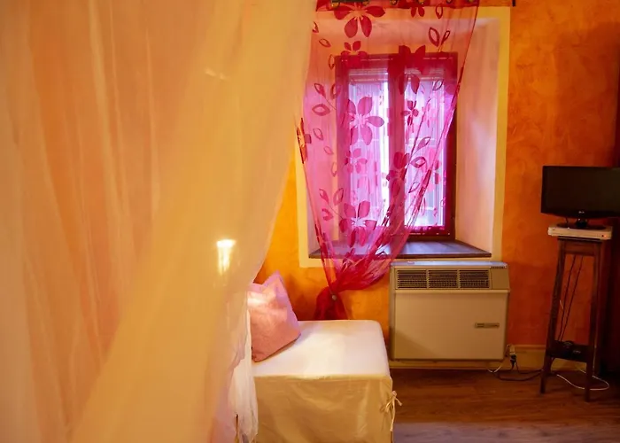 韦拉诺角旅馆 * Canossa